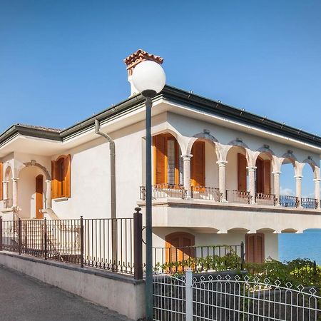 Villa Francesca-Grande Appartamento In Riva Al Lago Brenzone sul Garda Bagian luar foto