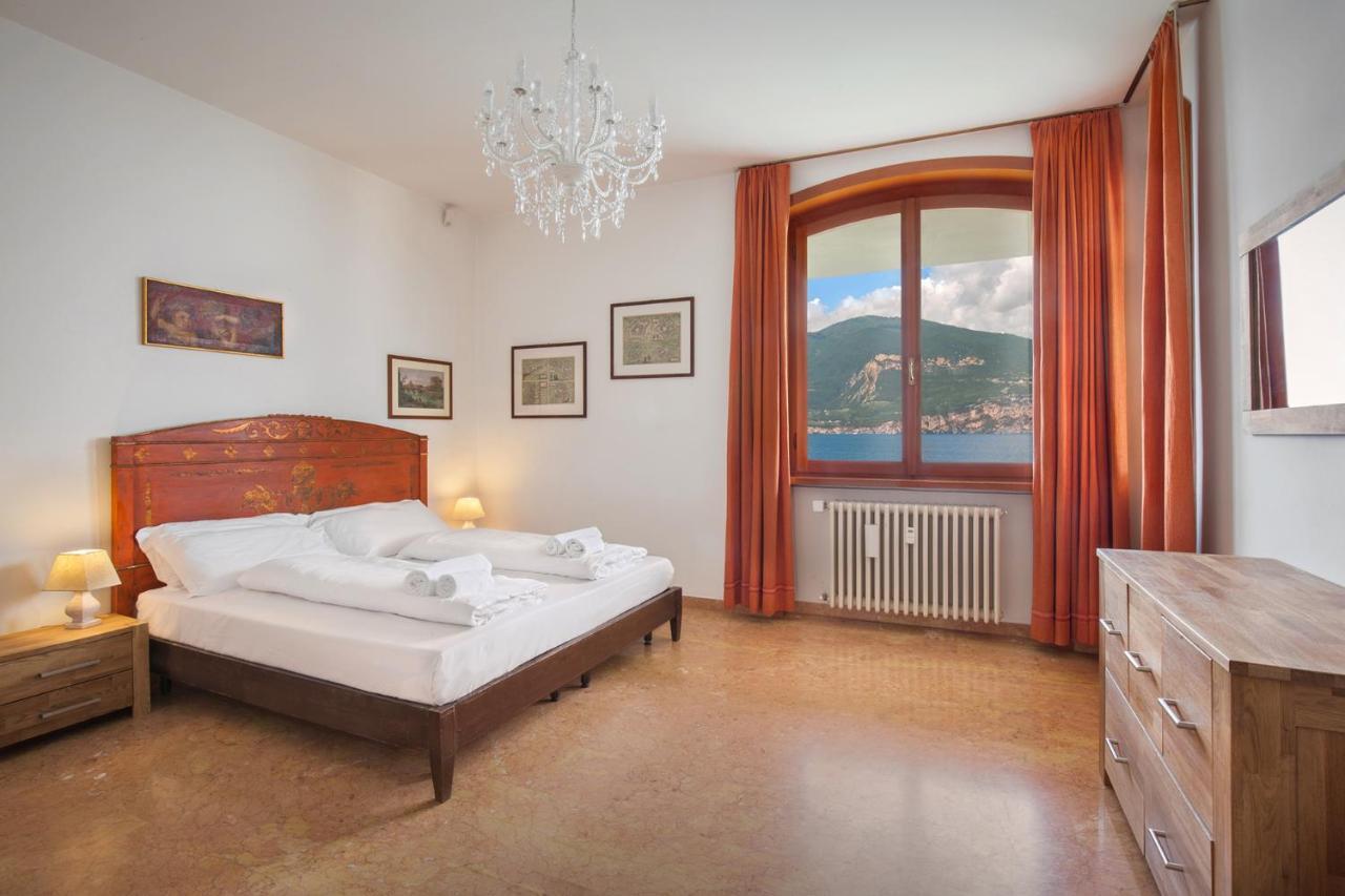 Villa Francesca-Grande Appartamento In Riva Al Lago Brenzone sul Garda Bagian luar foto