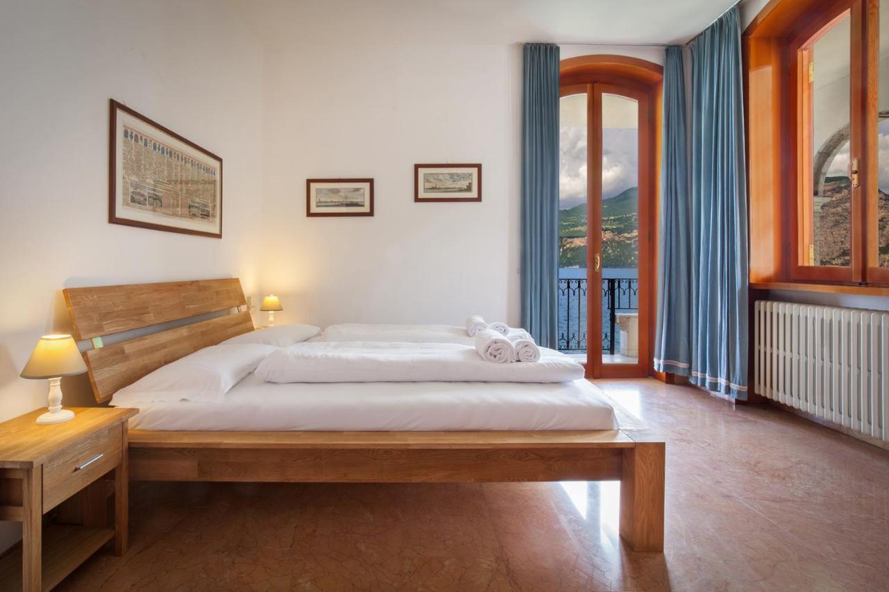 Villa Francesca-Grande Appartamento In Riva Al Lago Brenzone sul Garda Bagian luar foto