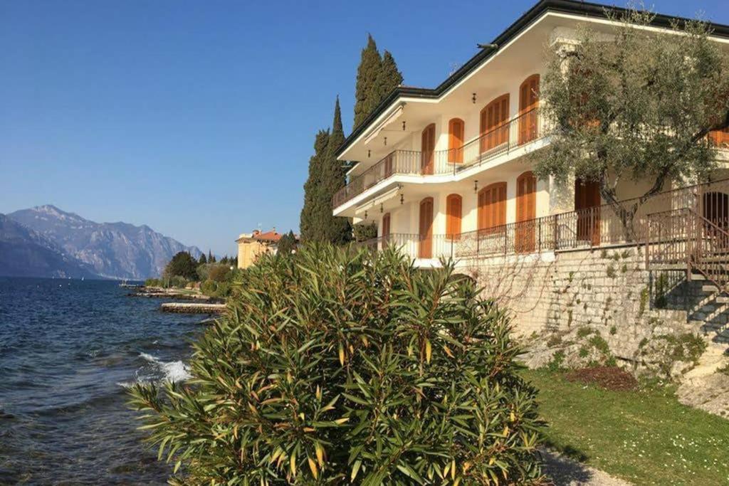 Villa Francesca-Grande Appartamento In Riva Al Lago Brenzone sul Garda Bagian luar foto