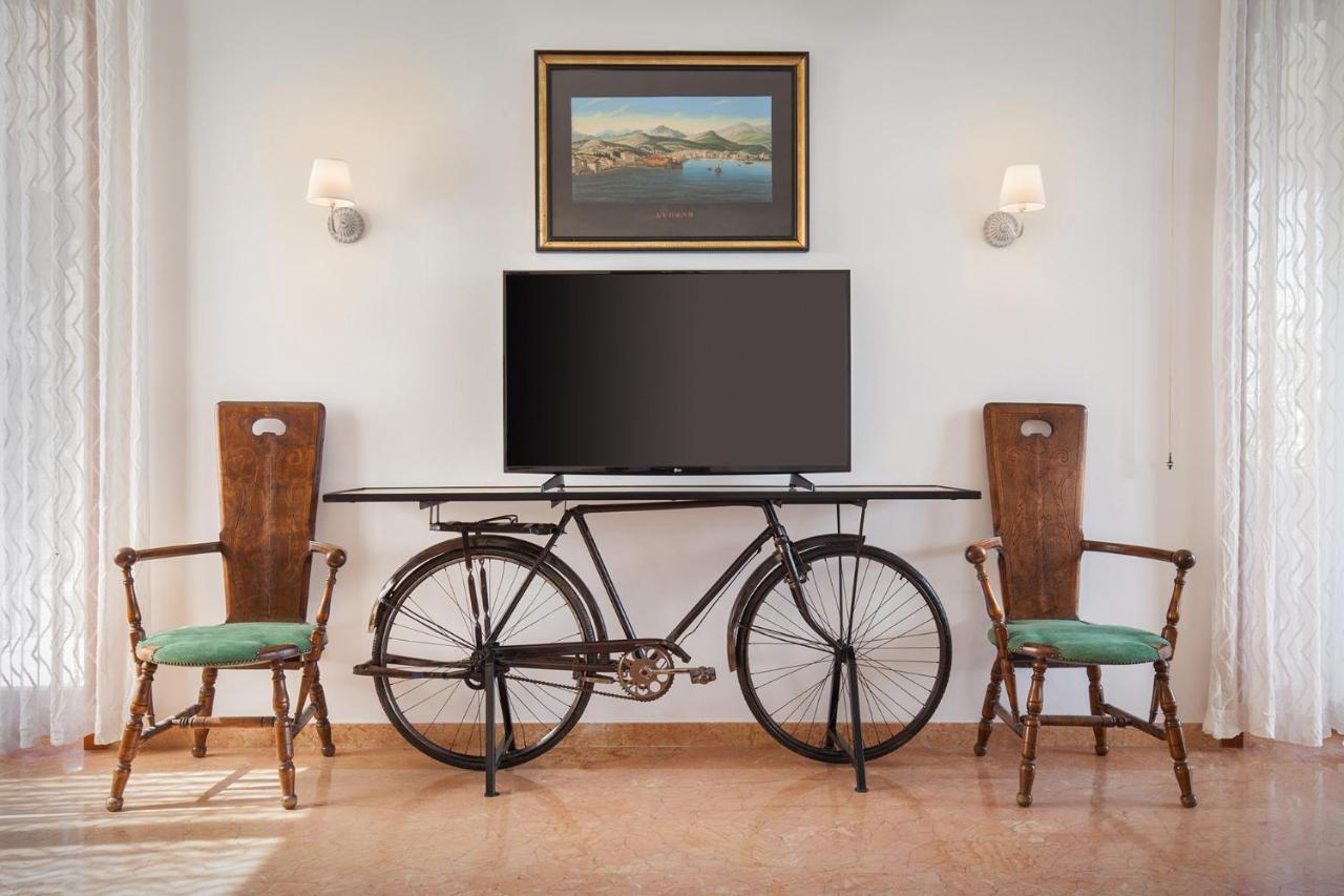 Villa Francesca-Grande Appartamento In Riva Al Lago Brenzone sul Garda Bagian luar foto